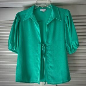 NWOT. Current Air Green Top. Size Small